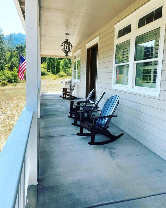 Majestic Newly Renovated Home Surrounded By Greenery Grants Pass Exteriör bild
