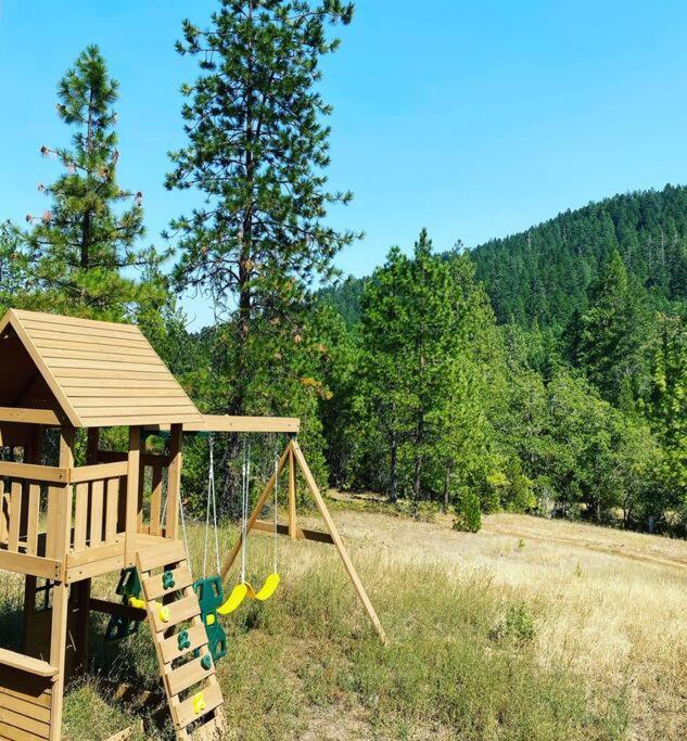 Majestic Newly Renovated Home Surrounded By Greenery Grants Pass Exteriör bild